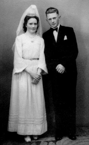 wedd43.jpg (17233 bytes)