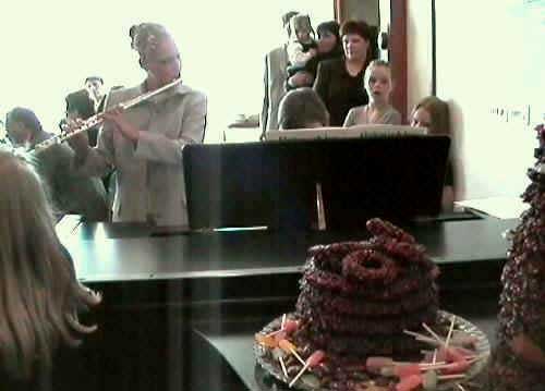 con8.jpg (25512 bytes)