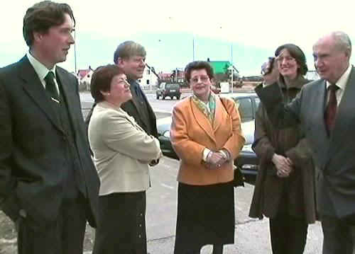 con9.jpg (25057 bytes)