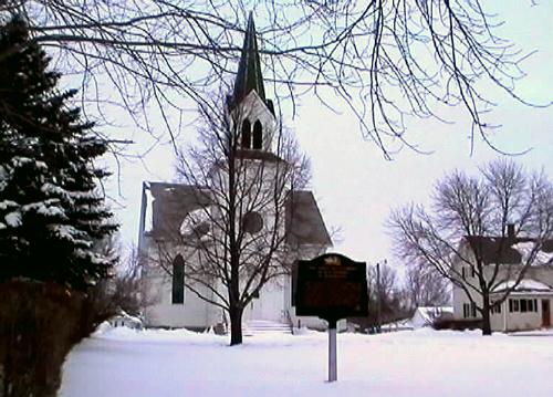 kirkja.jpg (46582 bytes)