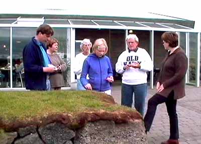 25.jpg (24547 bytes)