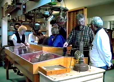 28.jpg (27914 bytes)