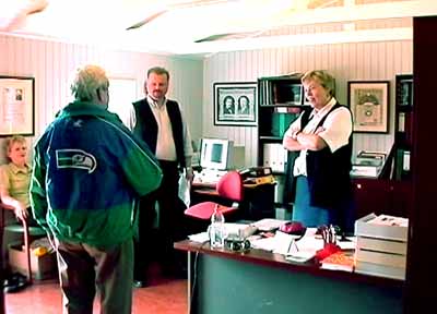 70.jpg (24541 bytes)